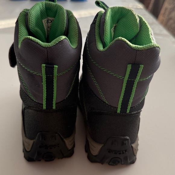 Geox Kids Black and Green Waterproof Boots US 9 EU26 - Picture 3 of 4